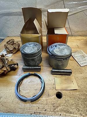 Harley NOS OEM# 2214155B Panhead Shovelhead FLH Pistons Std. 195573