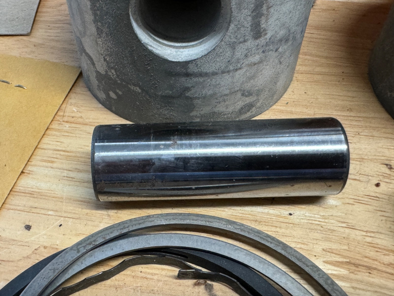 Harley NOS OEM# 22253-70 Sportster XLH XLCH Pistons .010 1970-71