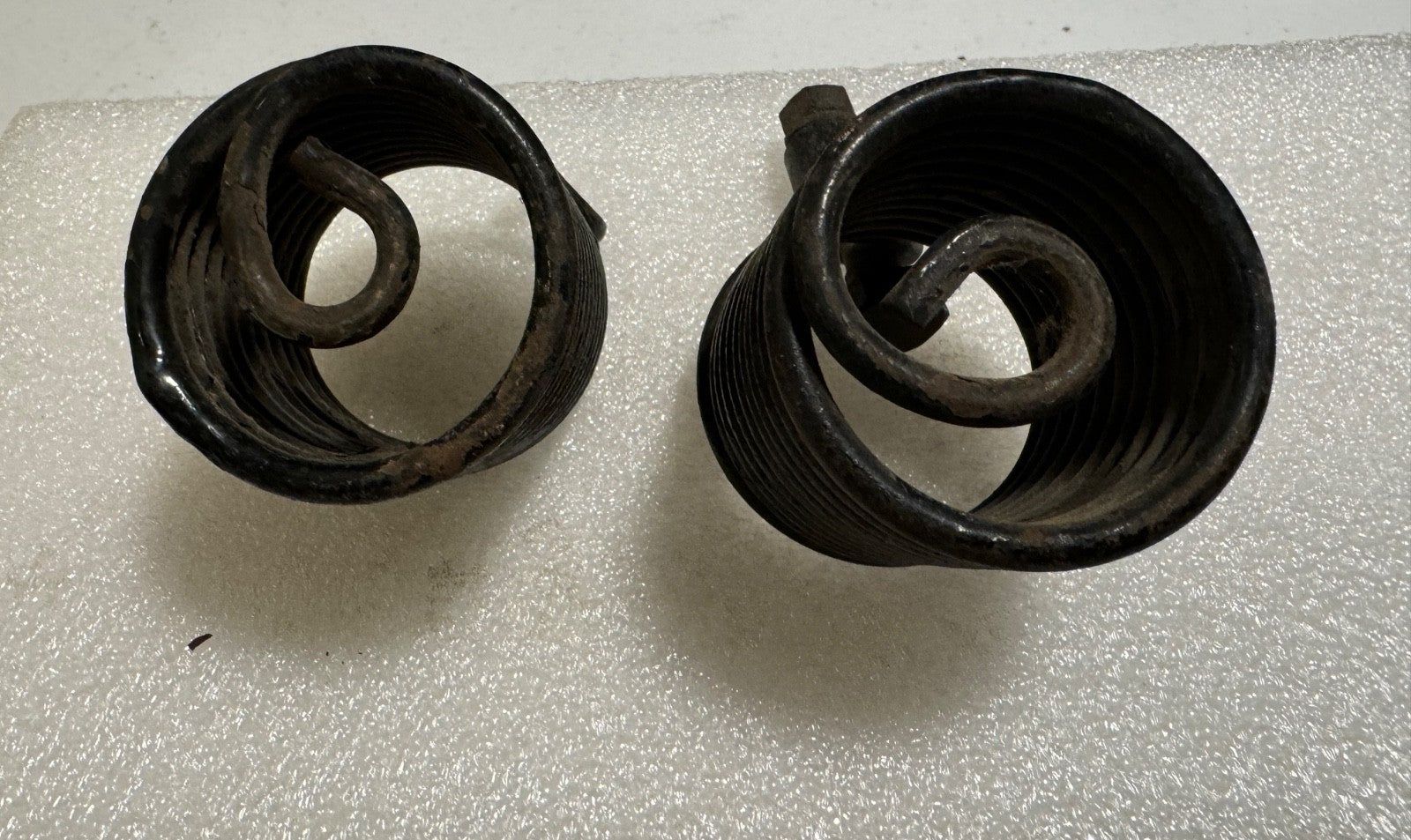 Harley OEM 52575-33 VL RL Knucklehead Panhead Buddy Seat Yoke Springs 1933-57