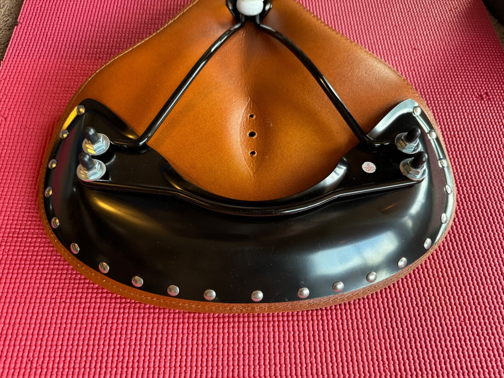 Harley 3181-25 JD VL RL C Single Mesinger #3 Tan Saddle Seat  Distressed Top