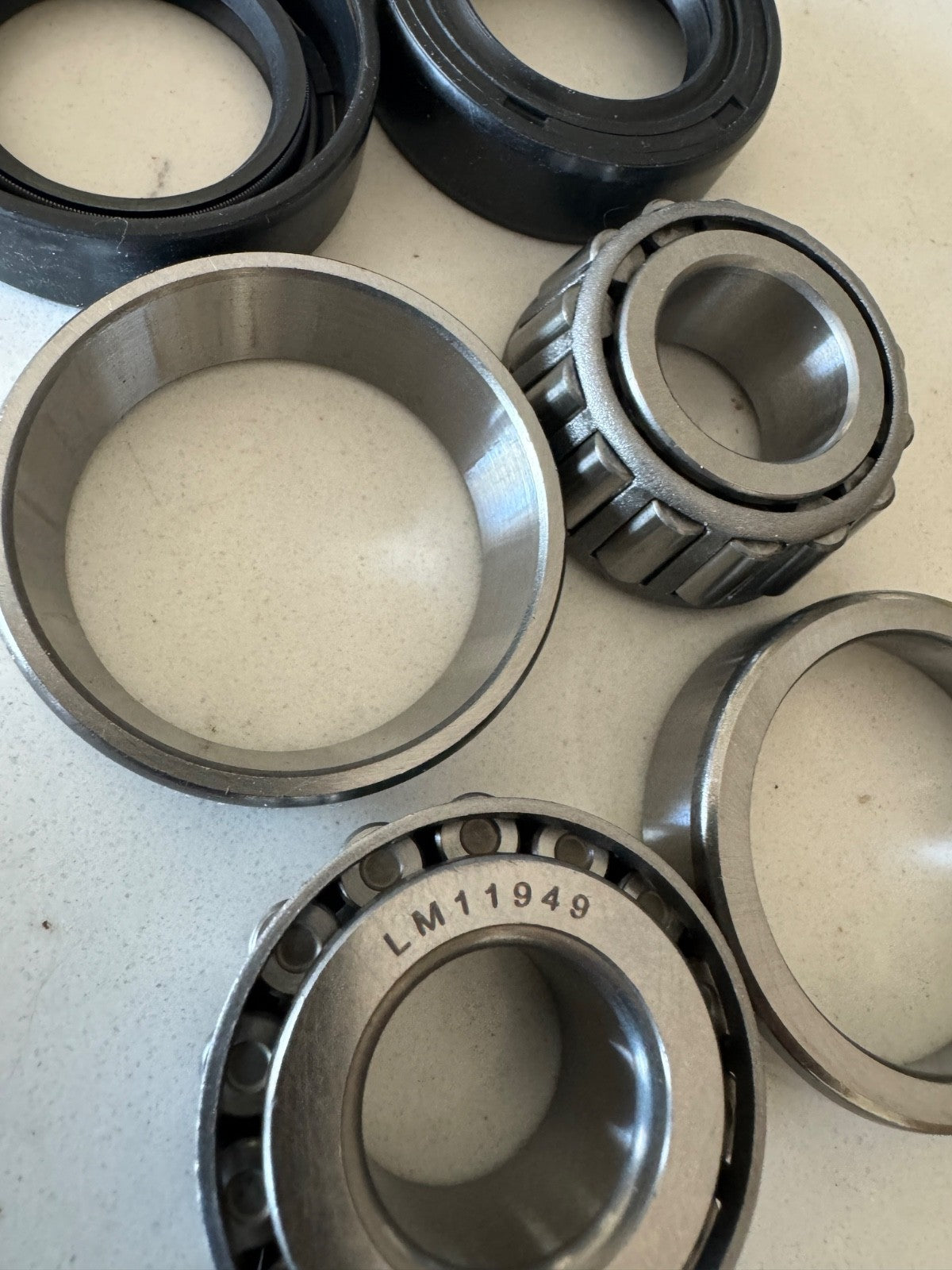 Harley 9033 FL FLH Duo-Glide Electra-Glide Swing Arm Bearing Race Seal Kit 58-72