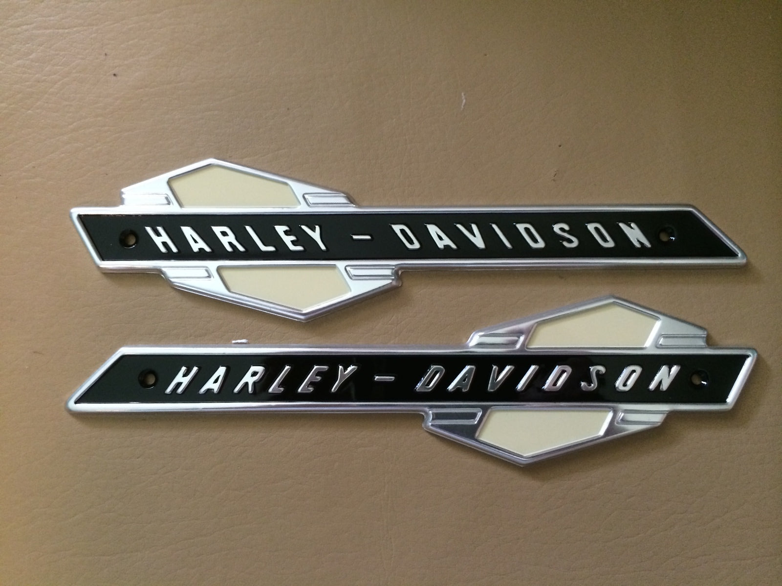 Harley Panhead FL FLH Servi XLH 1963-1965 Gas Tank Emblem Adhesive Mount Kit