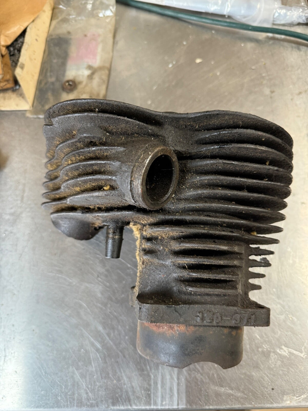 Harley UL ULH 80" 13 Fin OEM 5-37A Rear Cylinder .020  No Broken Fins 120-371