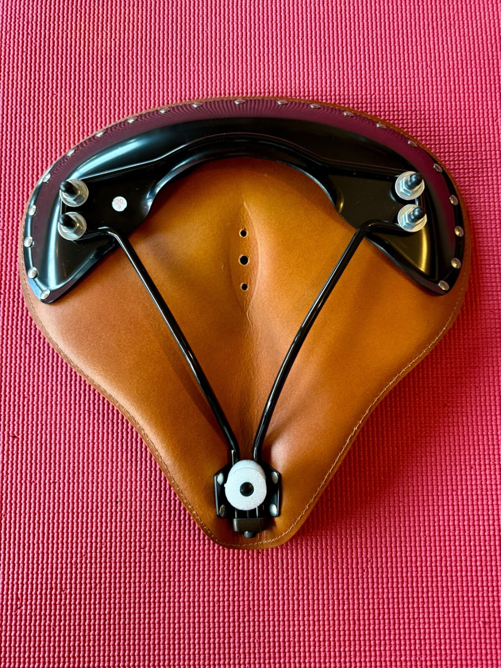 Harley 3181-25 JD VL RL C Single Mesinger #3 Tan Saddle Seat  Distressed Top