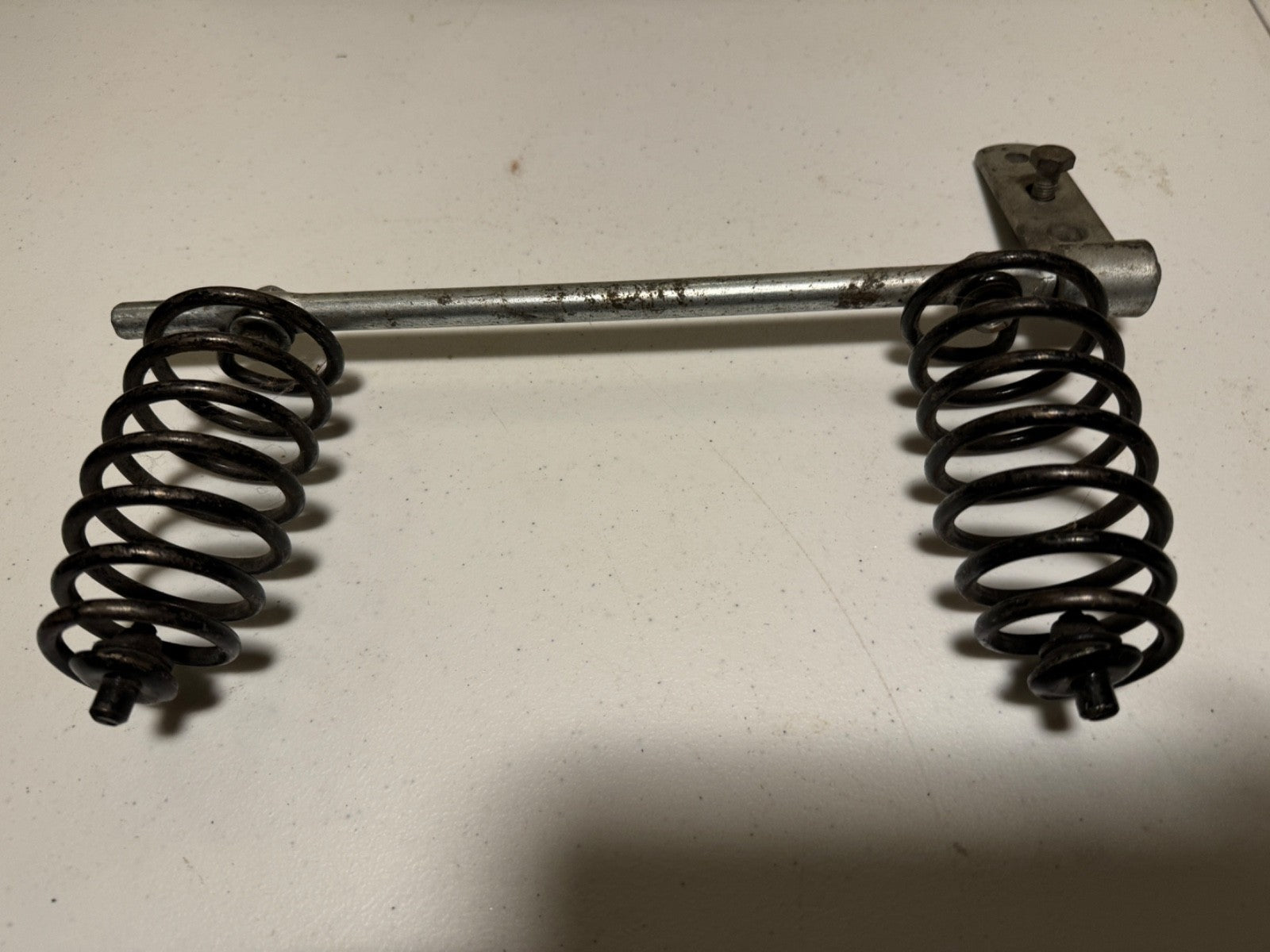 Harley 52560-68 NOS Shovelhead Electra-Glide Buddy Seat Spring Yoke 1968-?