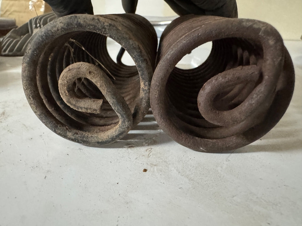 Harley OEM 52040-47 Hummer 125 S 165.BT Seat Springs 1948-19612