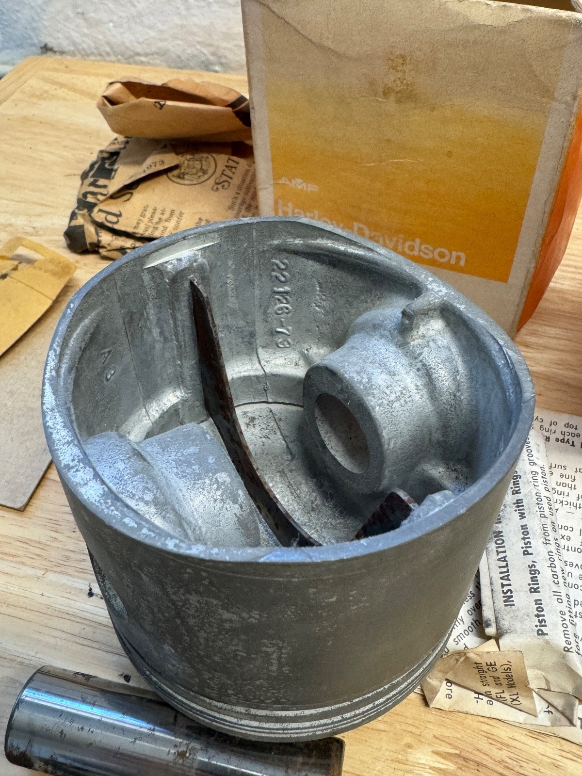 Harley NOS OEM# 22108-53C Panhead Shovelhead FL Pistons  .060 1953-73