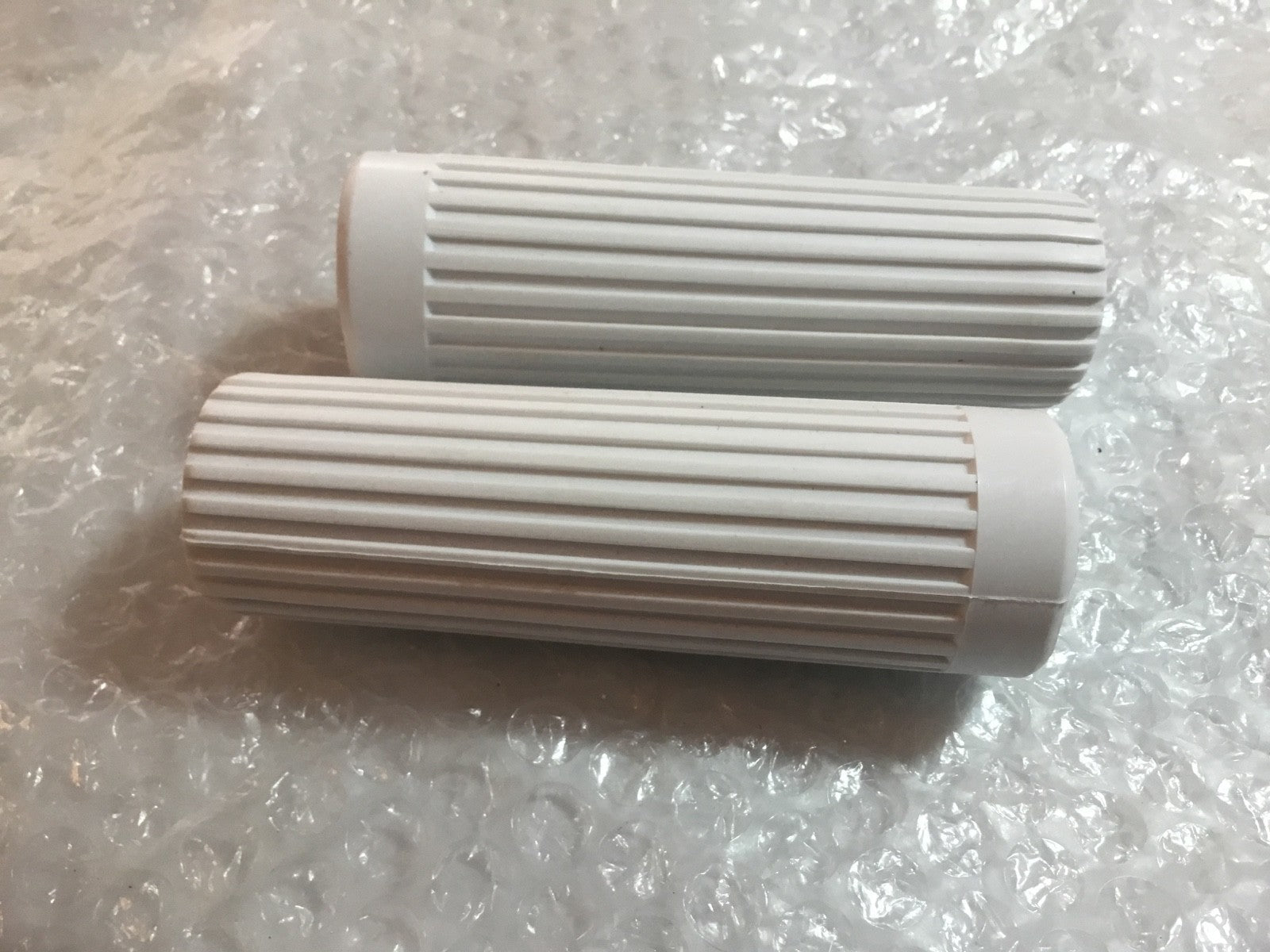 Harley Panhead Sportster XL Ranger Pacer Topper Ribbed Grips 1962-'64 White